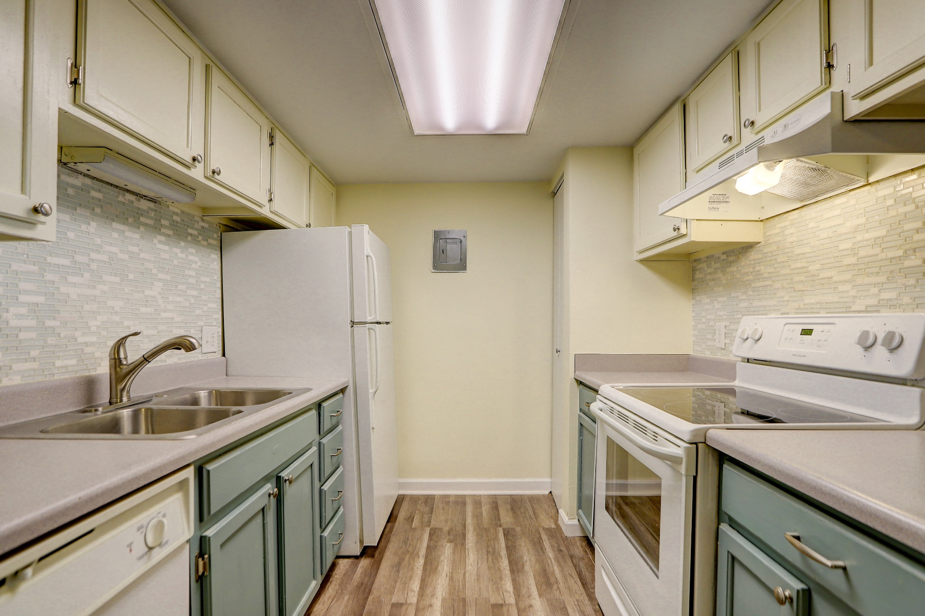 Kitchen with full appliances in 2-bed Denver rental